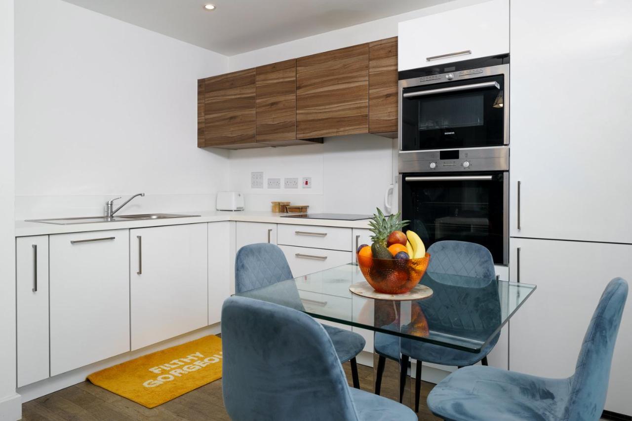 Appartement Stylish Fully-equipped One Bedroom With Extra Sofa Bed, Free Secure Parking, Onsite Gym, 24hr Security & Concierge *